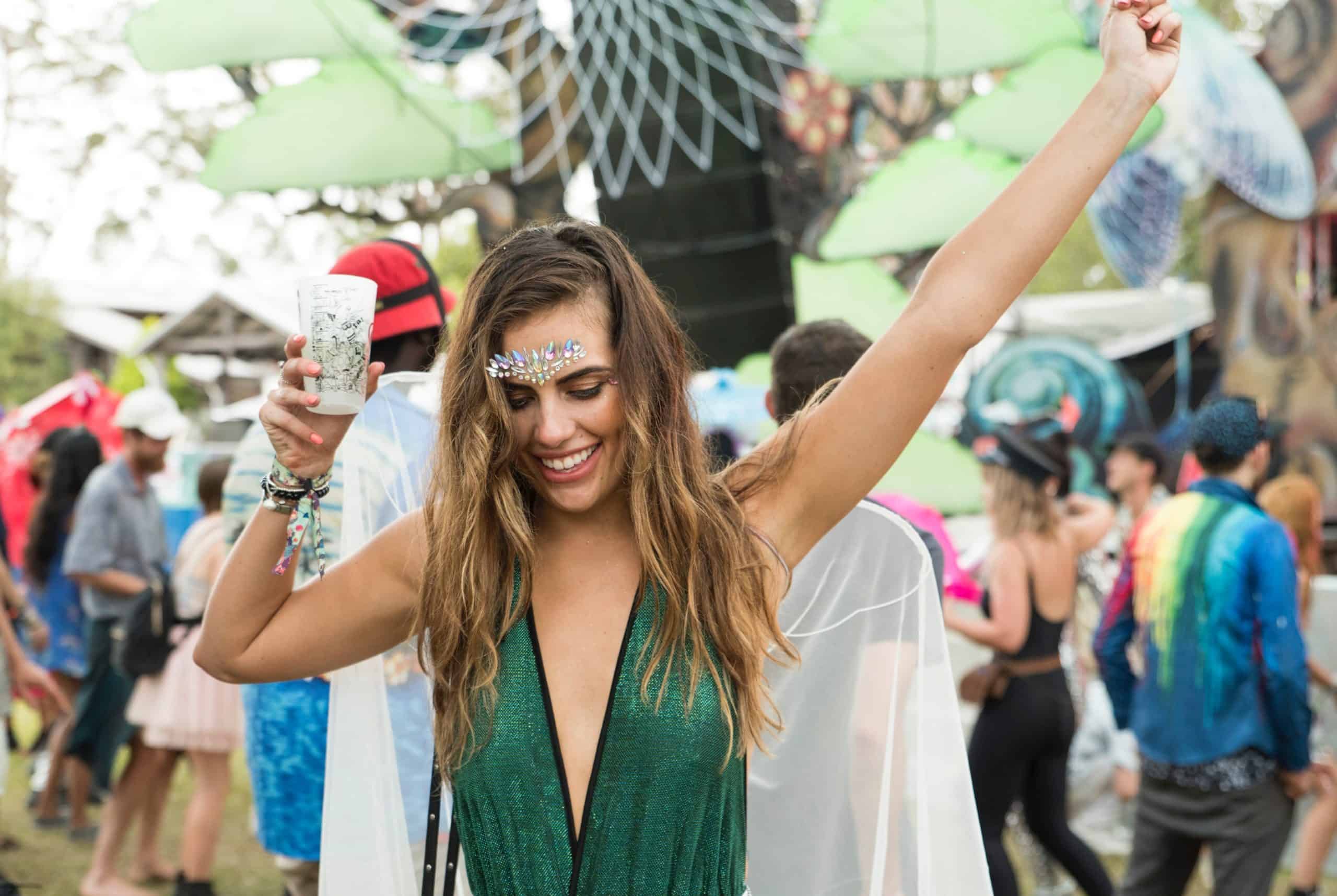 How to dress fashionably for an outdoor music festival